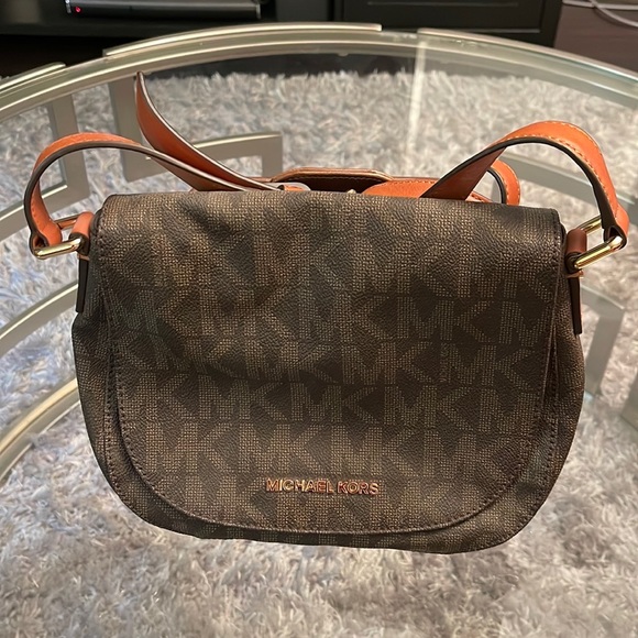 Michael Kors Handbags - Michael Kors Signature Crossbody bag